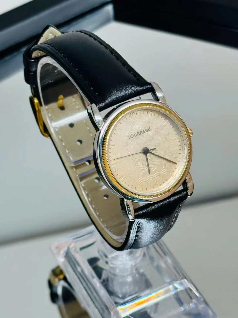 Vintage Tourneau Women’s Quartz Watch Leather Strap 30mm New Battery Runs